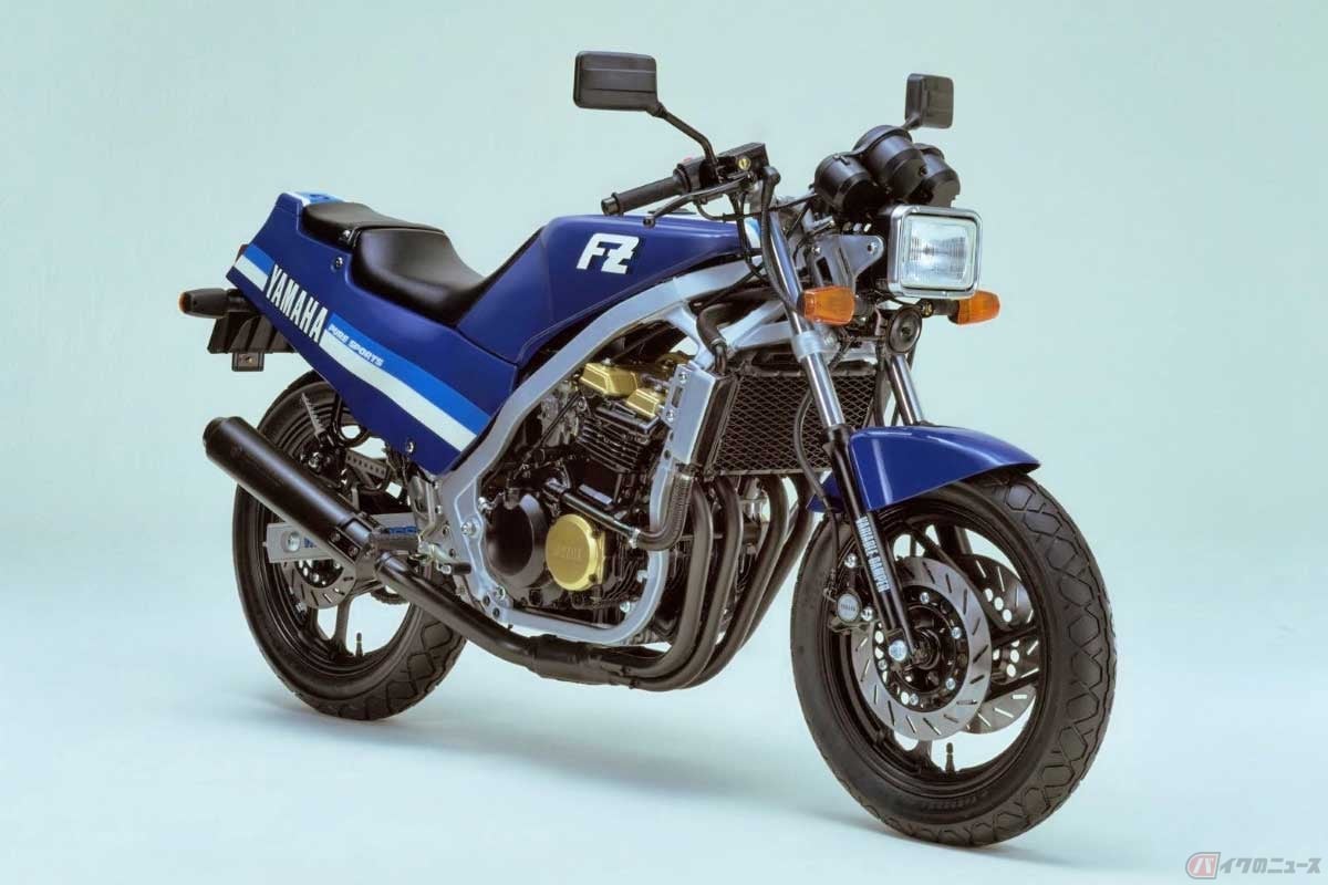 「FZ400R」からカウリングを剥がした「FZ400N」(1985年)
