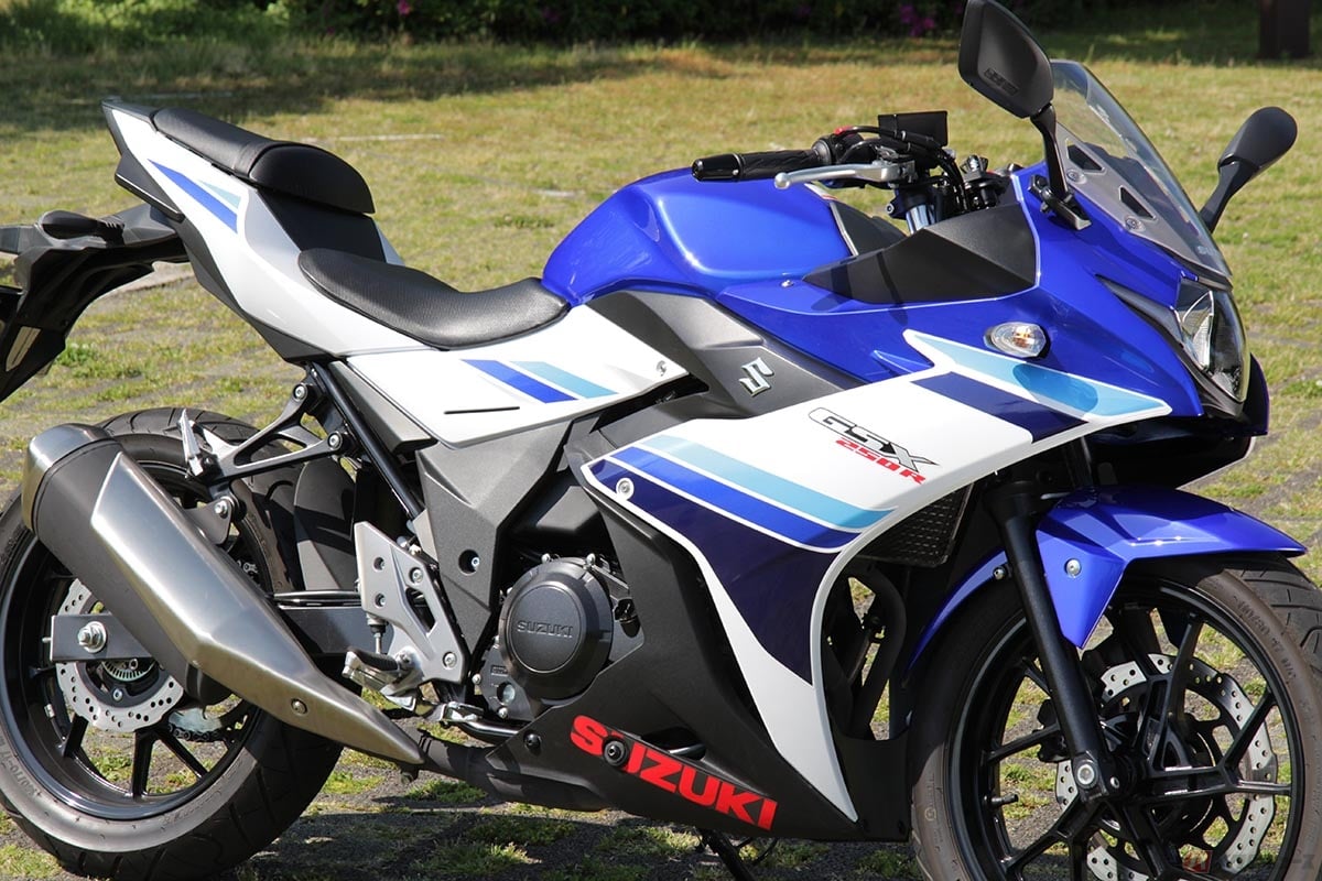 スズキのフルカウルモデル「GSX250R」