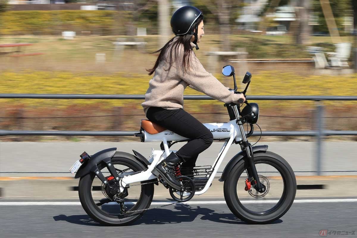 「ペダル付き電動バイク」(=モペット)は原付に区分される。利用するには相応の義務がある