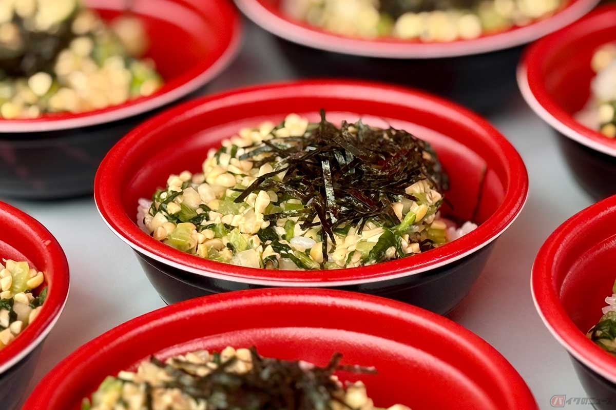 スタート前の0kmエイドの「きりざい丼」。エネルギーは満タンです