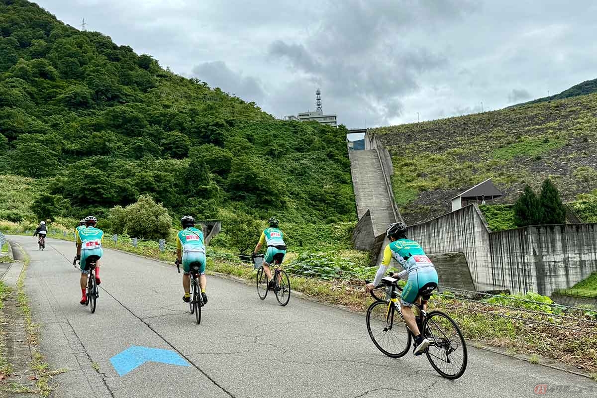 最大の難所、三国川ダムへの激坂に挑みます