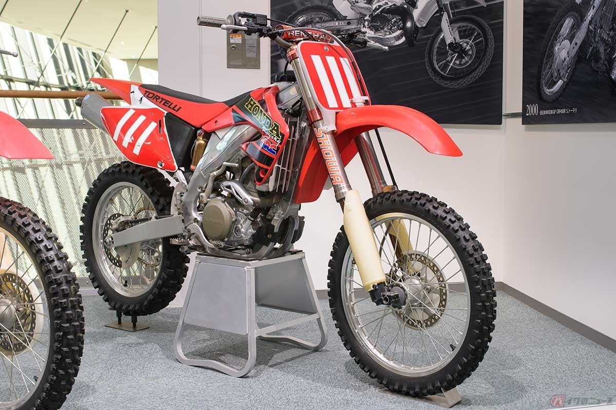 2000年の全日本モトクロスに登場したホンダ初の4ストロークモトクロスバイク「CRF450R・プロトタイプ」