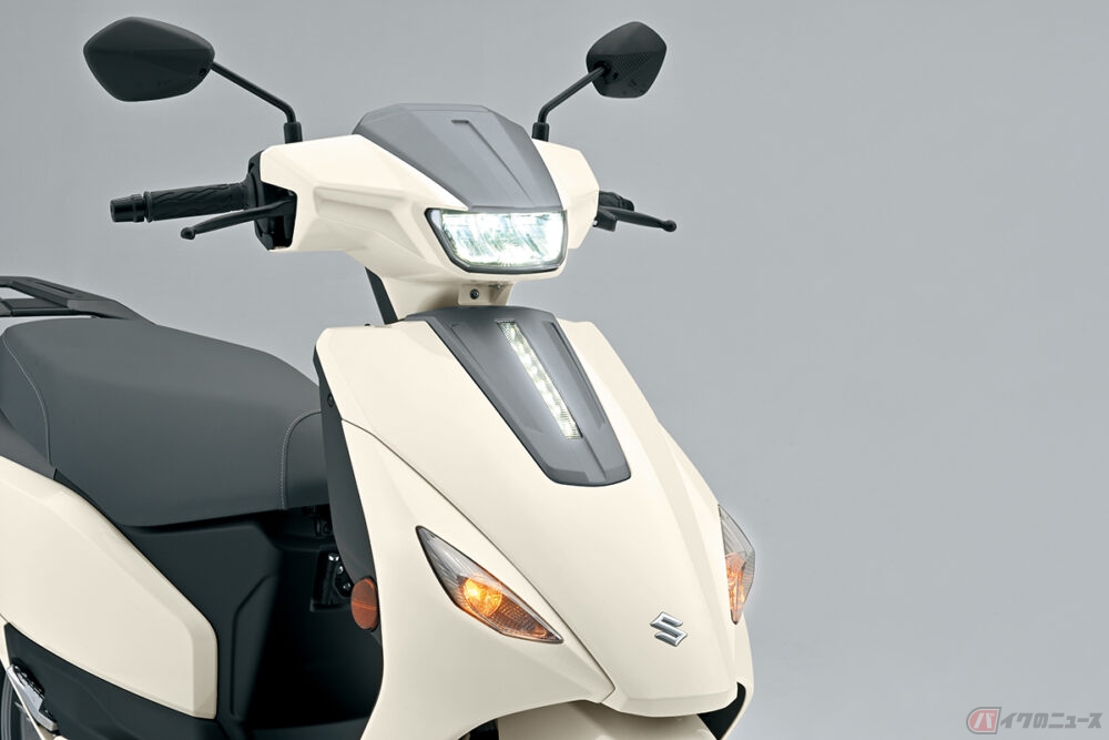 スズキが新型スクーターを日本初公開!! シート下スペースも確保された