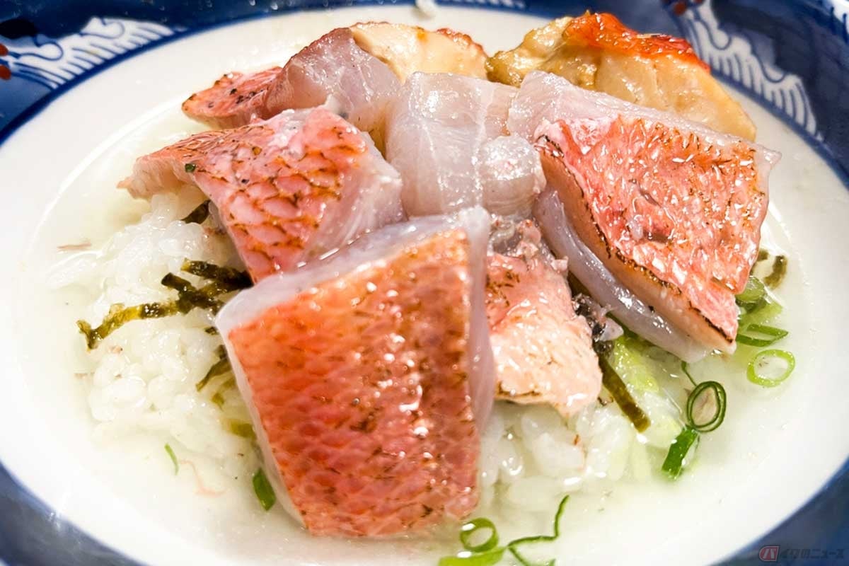熱い金目鯛の出汁でキンメ鯛茶漬けに