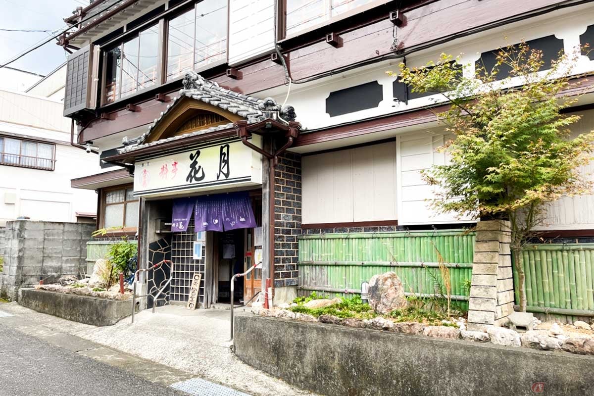 ゴトーが訪れたのは高知県室戸市にある「料亭花月」。料亭と言っても敷居の高さはなく、ライダーにも大人気