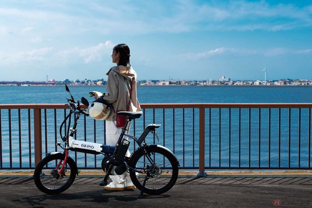 航続距離30km、折り畳めるスズキの「原付一種」バイク 公道走行調査も 
