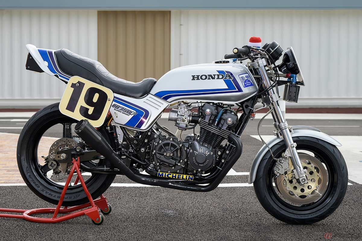 1952年にフレディ・スペンサー選手のライディングでデイトナで優勝したレーサー「CB750F」