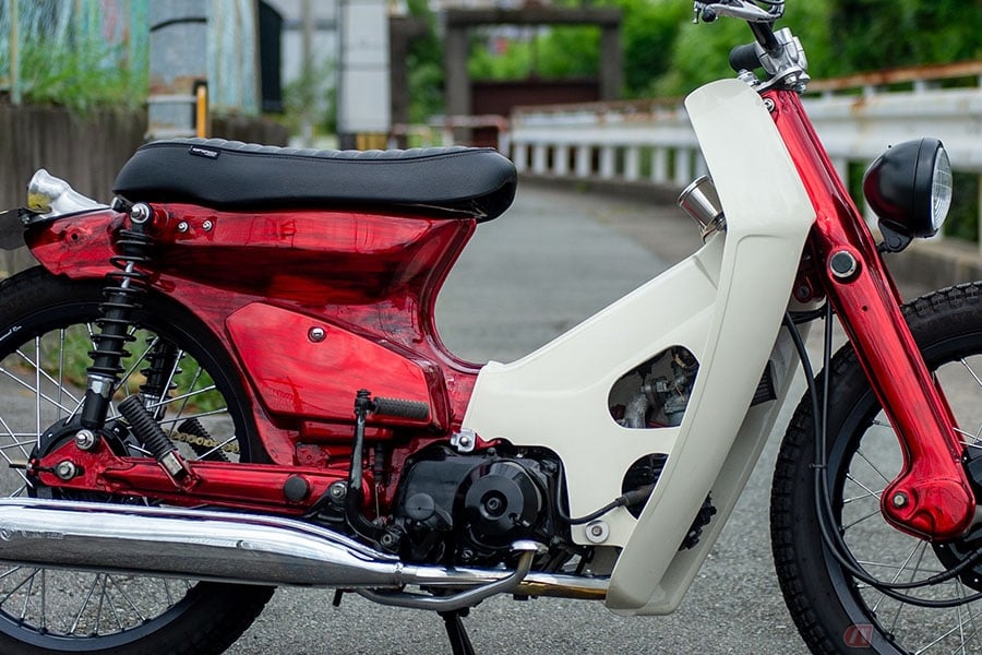 スーパーカブカスタム専門店「garage works」が手掛けたホンダ「スーパーカブ(鉄カブ)」カスタム
