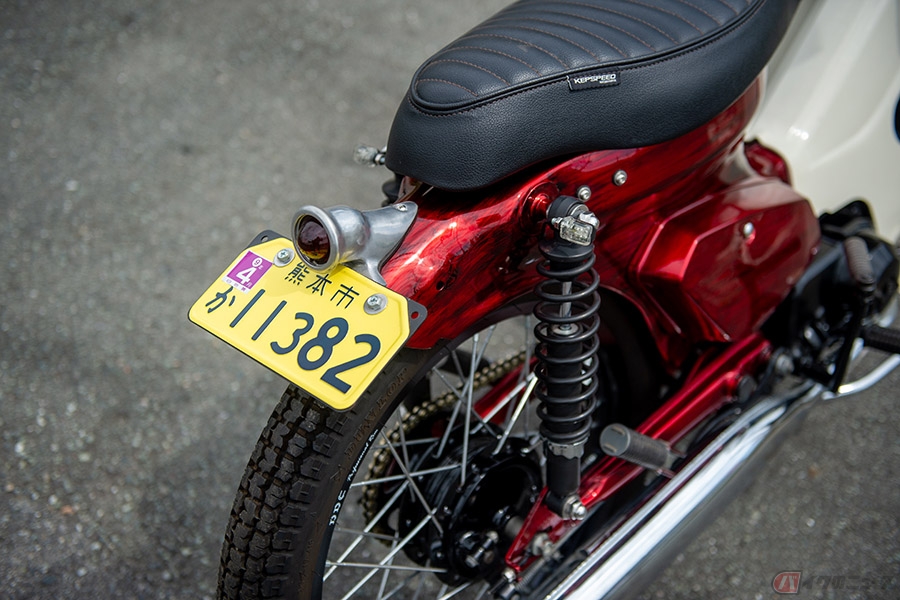 定番にして王道スタイルのホンダ「スーパーカブ」カスタム!! プロが