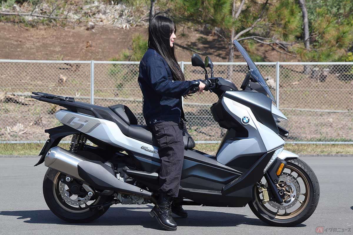通勤にも休日の小さな旅にも寄り添ってくれるBMWのスクーター「C 400