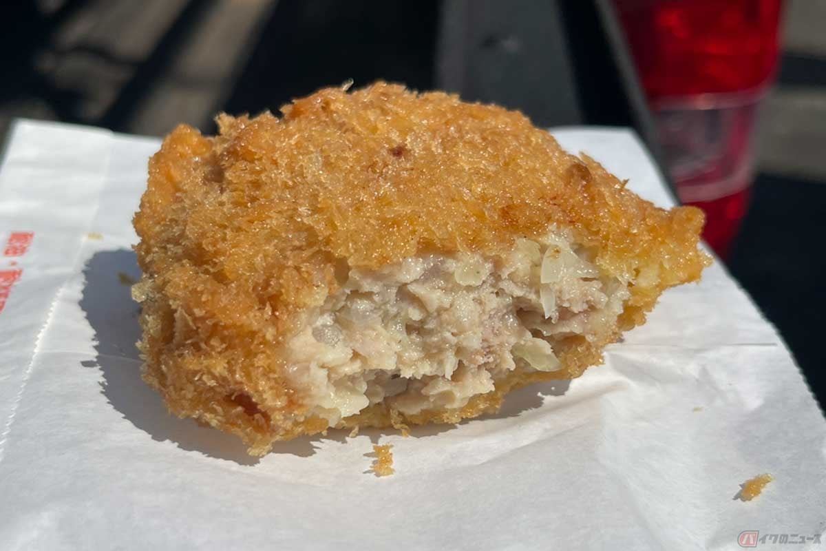 「イトウミート小売本店」は、特にメンチカツが評判の地元の人気店です