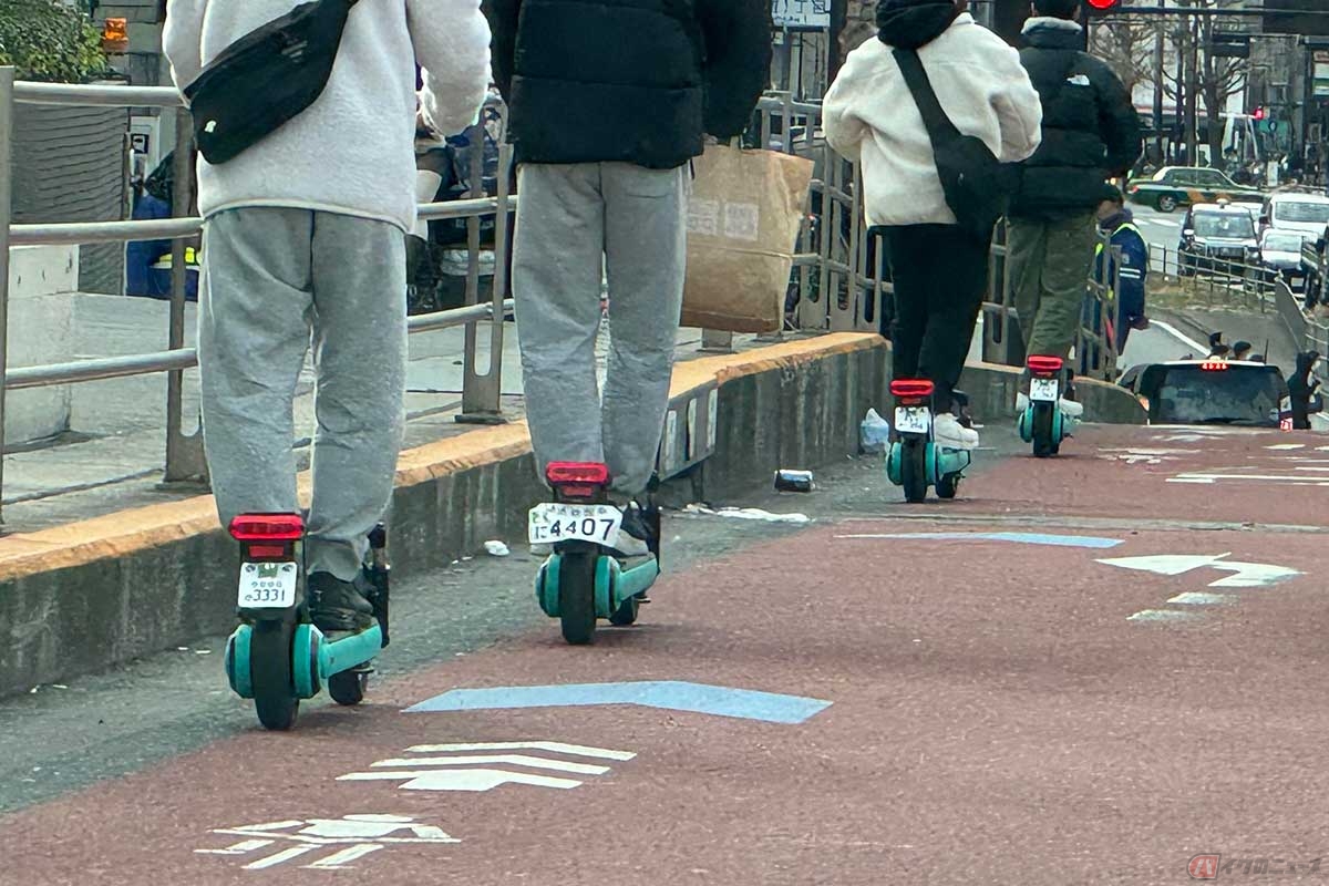 近年、主に都市部で急速な普及が進む電動キックボード(特定小型原付)