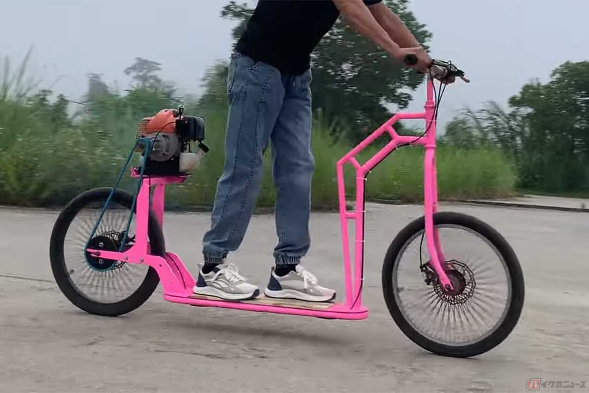 自作フレームに燃料エンジンを搭載し、「立ち乗りスクーター」をDIYした動画に反響