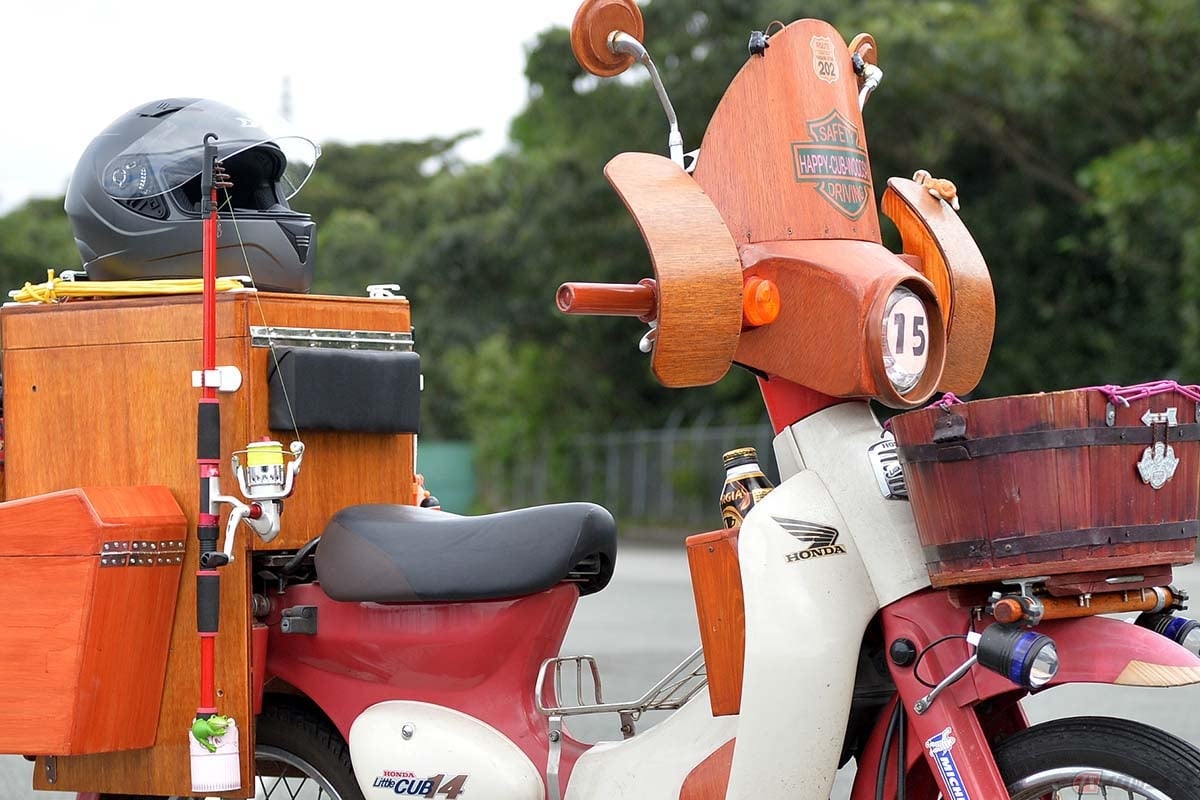 ホンダ「リトルカブ」をベースにした木製DIYカスタム