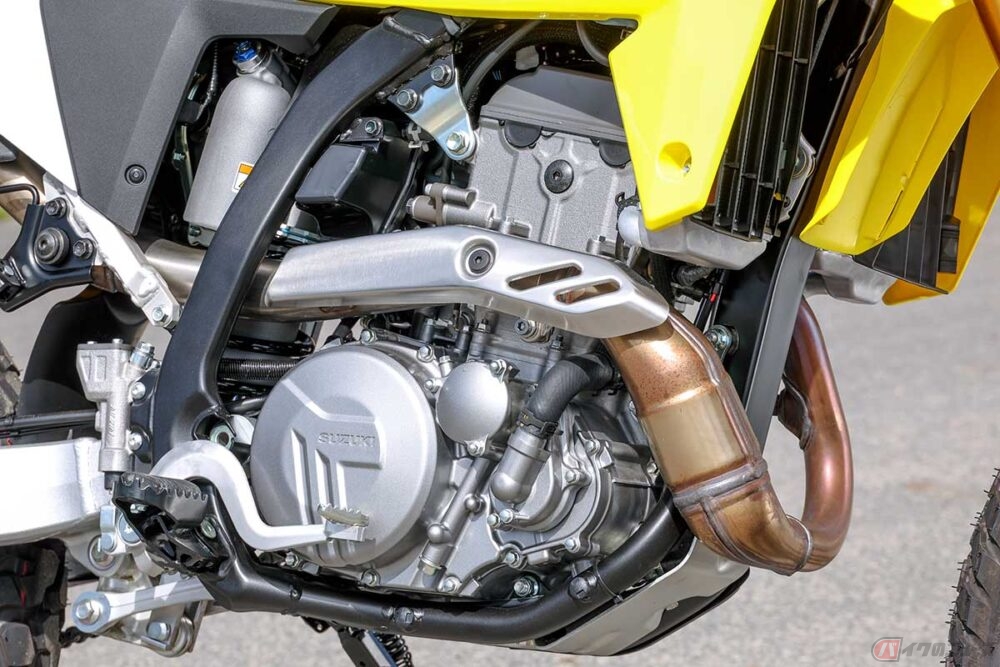 想像以上の戦闘力!? スズキ「DR-Z4S」ならカウンターステアもジャンプ