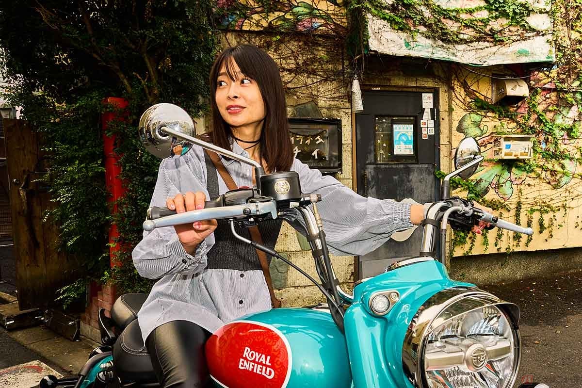 ロイヤルエンフィールドジャパンの公式アンバサダー、まぴこさんのバイク歴は約5年。初バイクは2008年式のロイヤルエンフィールド「ブリット350」。キック始動、右チェンジ逆シフトというモデルを選び、そこからロイヤルエンフィールド一筋のバイクライフを送っています