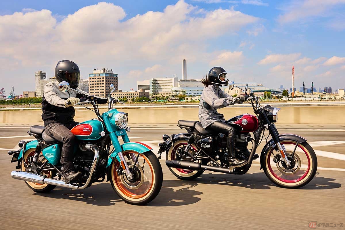 今回借り出したカラーは、トリップティールとレイブレッド。カラーによってホイールのアルマイトを変更（パープルヘイズとシャックブラックのホイールは黒）。タイヤは全車ホワイトウォール仕様