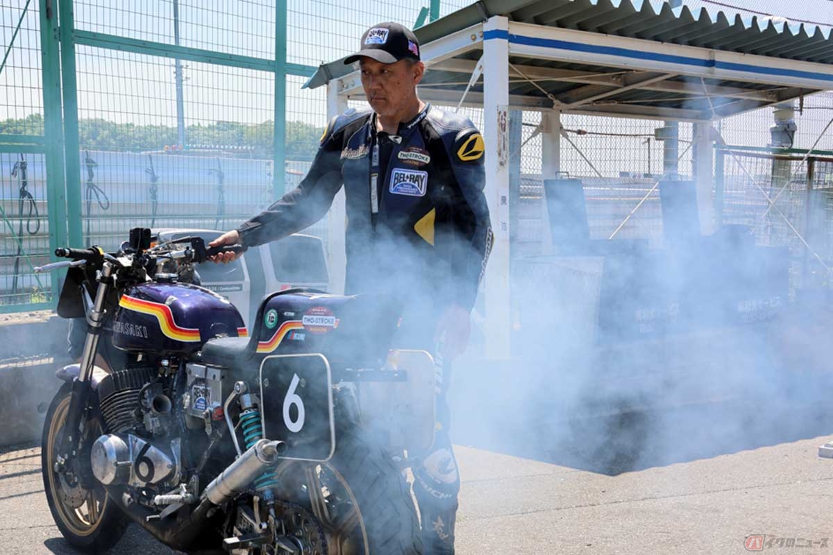 カワサキ「750SS」(マッハIV/H2)で、2025年5月のテイスト・オブ・ツクバに参戦する筆者(後藤武)