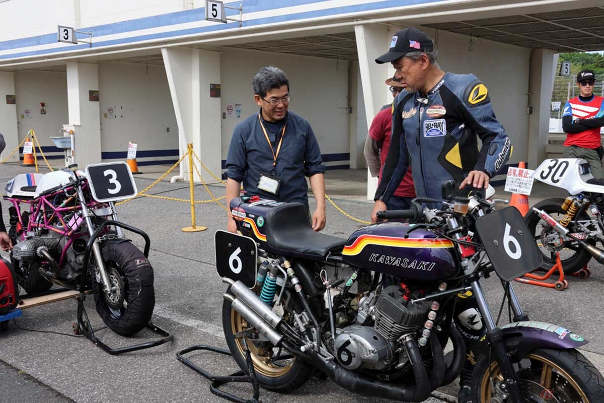 クラシックバイクレースに参戦する筆者(後藤武)と、レース用に仕上げたカワサキ「750SS」(マッハIV/H2)