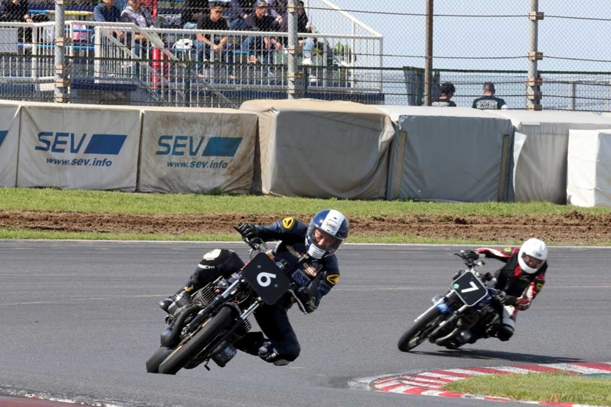 チームメイトの石川さん（#7）と、マッハ2台の排気音を響かせることも出来てレースを楽しめた筆者（#6／後藤武）