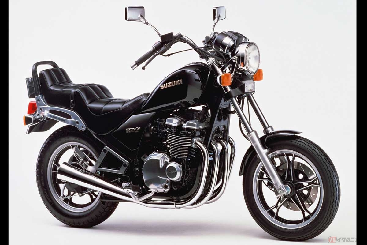 1984年に登場した「GSX550L」は、最高出力64馬力のハイパワーな4気筒エンジンを搭載し、前輪16インチ&モノショックのリアサスを装備する異色のアメリカン