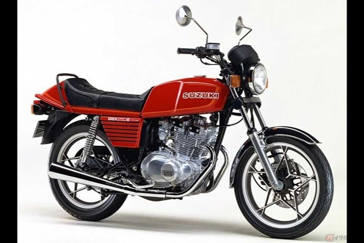 1980年発売の「GSX250E」と「GSX400E」は、角張ったスタイルから「ザリ（ザリガニ）」と呼ばれる。スタイルは同じだが、フレームは400のダブルクレードルに対し、250は専用のセミダブルクレードル
