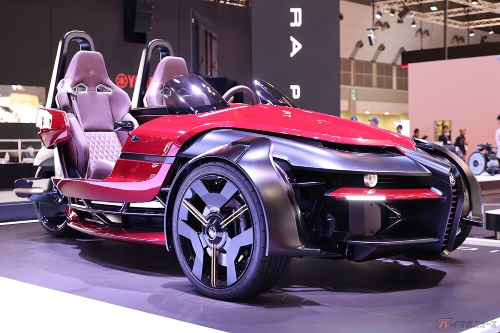 ヤマハの3輪オープンEV「TRICERA proto」はなぜ生まれた？ 答えは2輪車