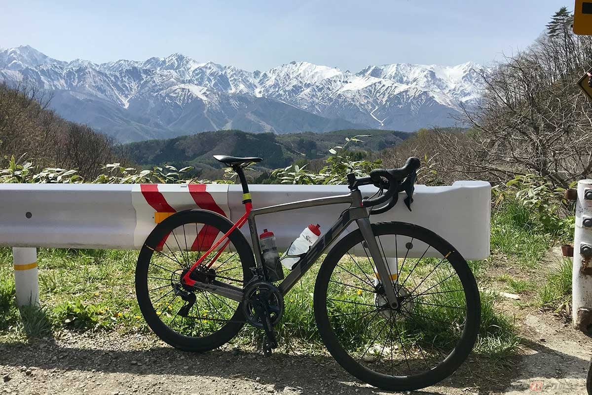 白沢洞門を抜けると、目の前に北アルプスの峰々が広がります