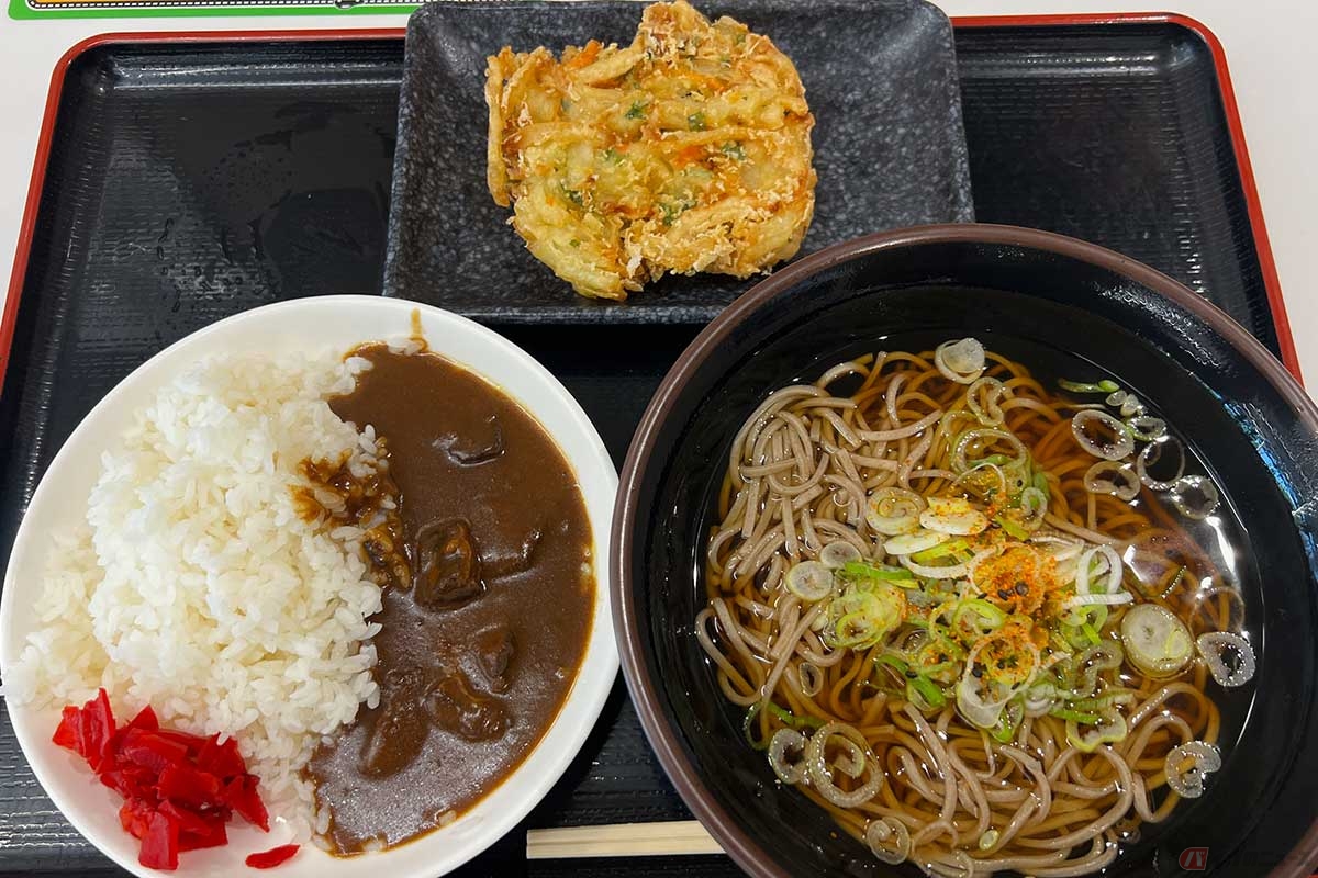 東関道「酒々井PA」（下り）で「組み合わせオーダー」。そばもカレーも、朝に食べることにメリットがある健康食でもあるが、ボリュームには注意が必要かも