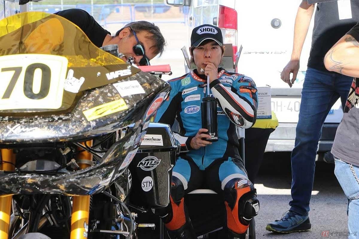 「SPANOVER motorcycles」の「SPANOVERバガーレーシングチーム」から、バガーレースに初参戦する石塚健選手。ピットの様子
