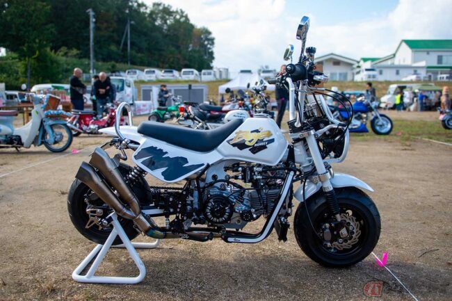 異色のミニオフローダ―・モンキーバハが都会的なモノトーンカスタムで