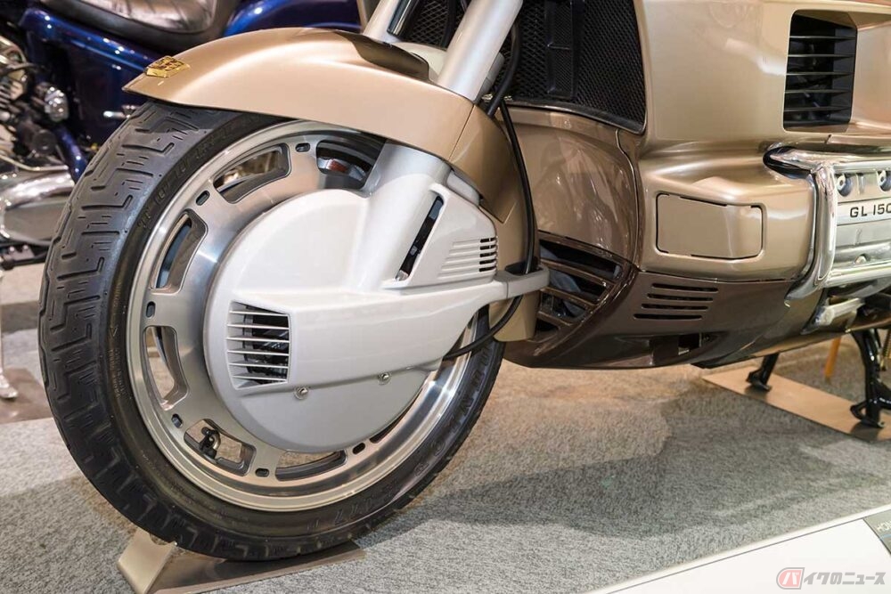 国内発売は1988年!! 対向6気筒エンジン最高峰ツアラー ホンダ