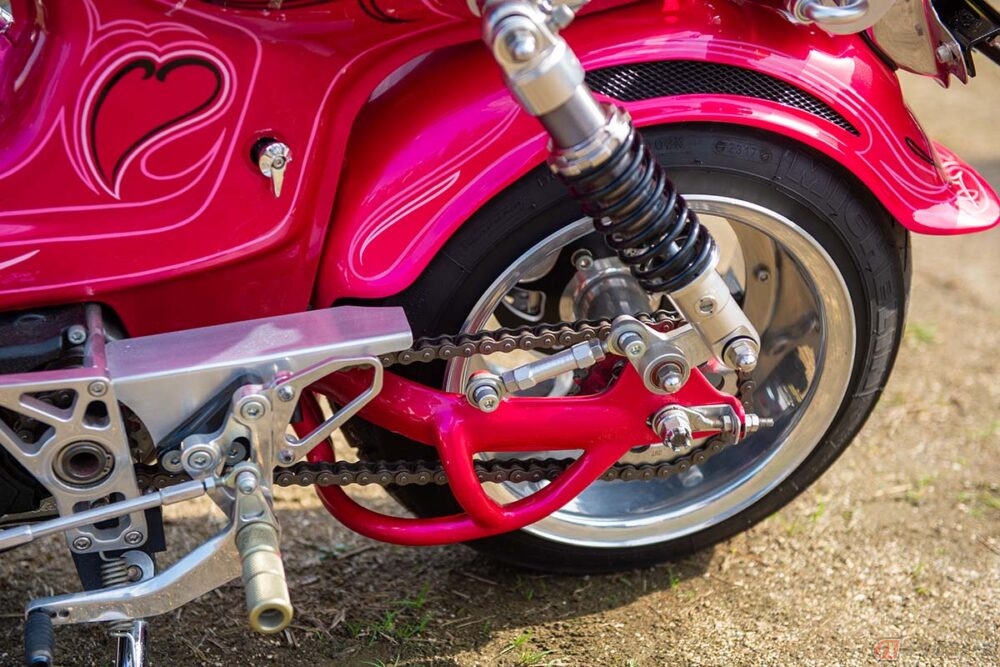 完成された車体に隠れる小技の数々!! 妖艶さすら漂うホンダ「シャリィ