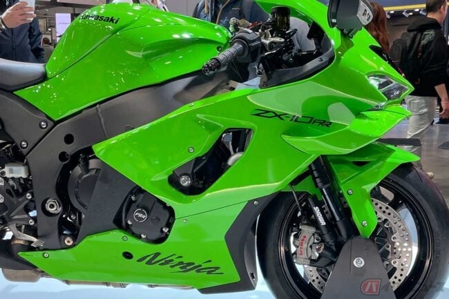 世界初公開となったカワサキ「Ninja ZX-10RR」2026年モデル SNS上では