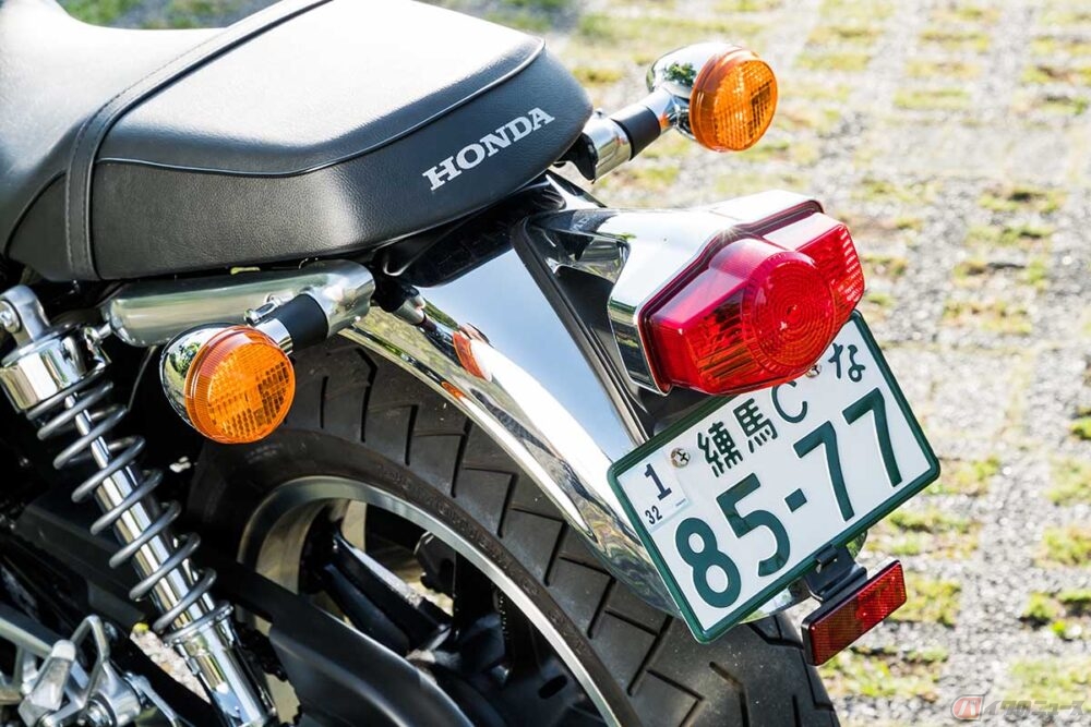 バイク用保安部品 公道を走るバイクに必須となるパーツ!? 色や点滅間隔、角度にも注意が