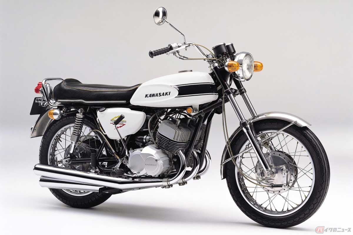 中古車検索サイトで3桁万円の価格が表示されているカワサキ「500SSマッハIII」（1968年～）