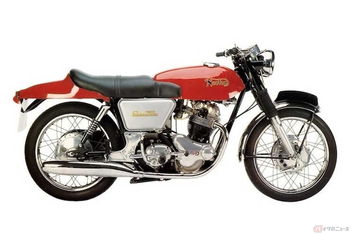 おそらく量産市販車初のテールカウル装備となる1967年登場のノートン「コマンド750“ファストバック”」。バリエーションが多く、シートカウルを装備しないモデルも存在する