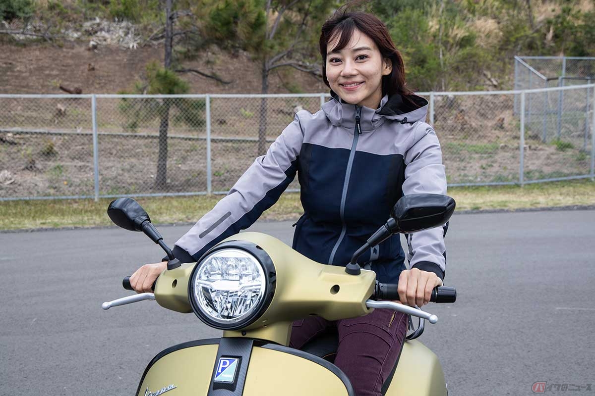 ベスパ「GTS 300 SuperSport」と指出瑞貴さん