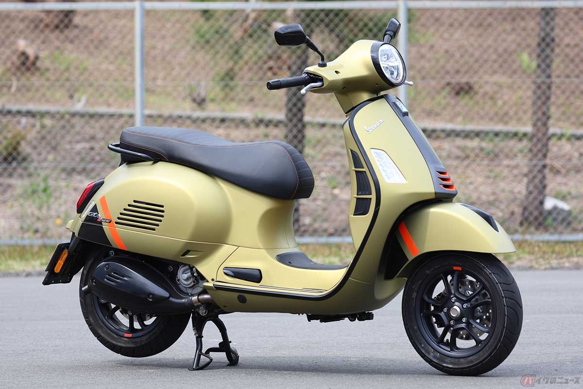ベスパ「GTS 300 SuperSport」カラー：オリーブグリーン（2023年5月発売）