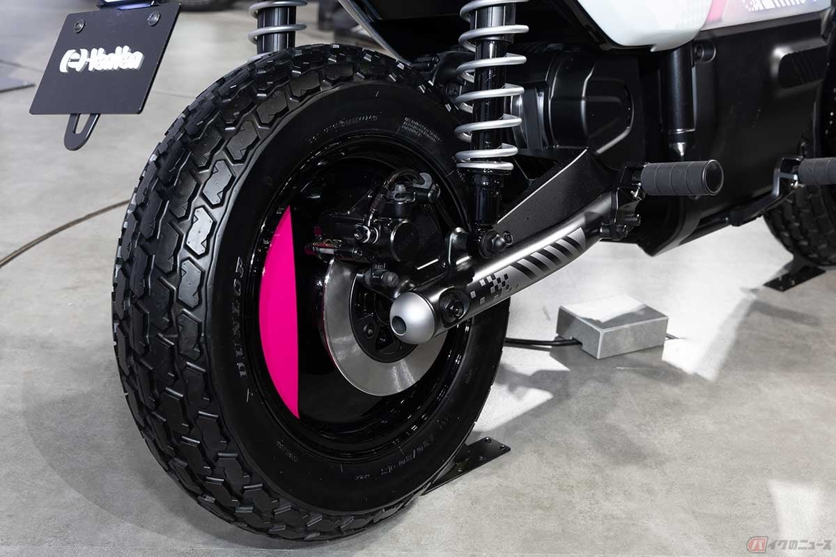 「バンバンらしさ」を象徴する部分のひとつが、太いタイヤとゆるい乗り味