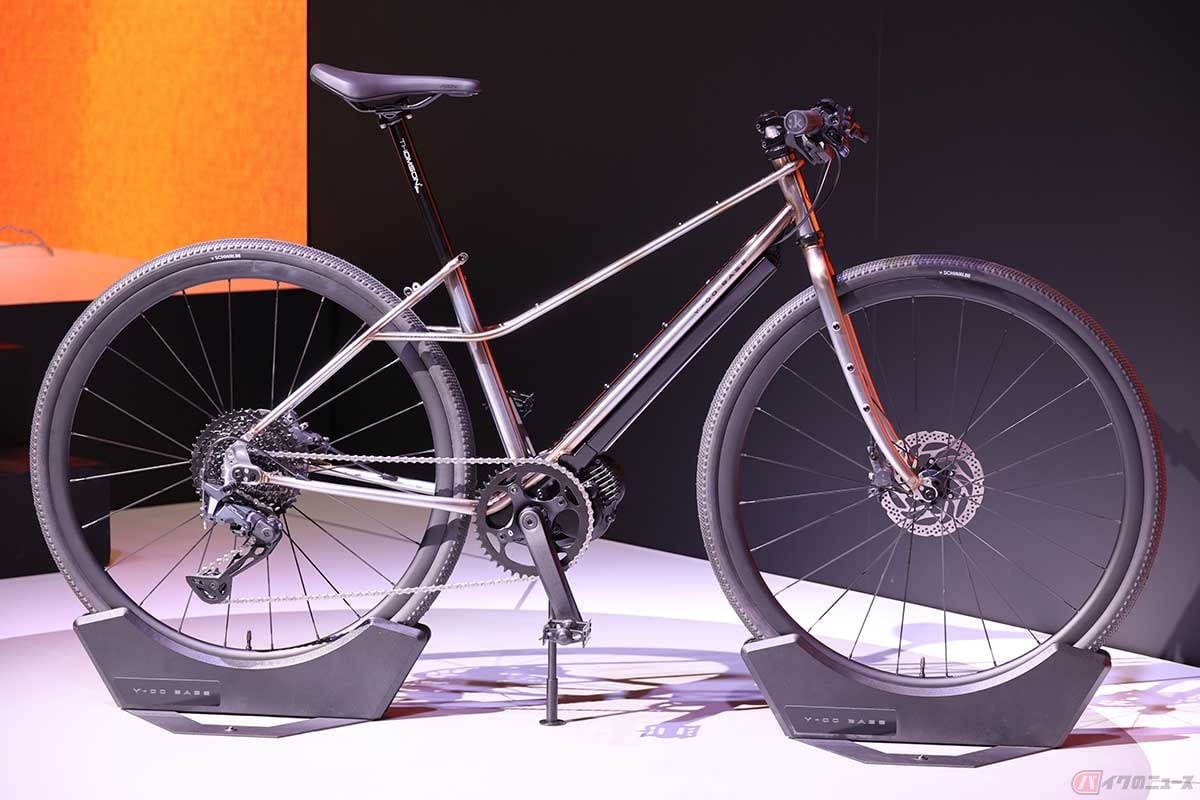 ヤマハが公開したe-BIKEのコンセプトモデル「Y-00B：Base」は、「細身のクラシカルな自転車のような美しいシルエット」で、e-BIKEとは思えないほどすっきりとしたデザインに仕上げられています