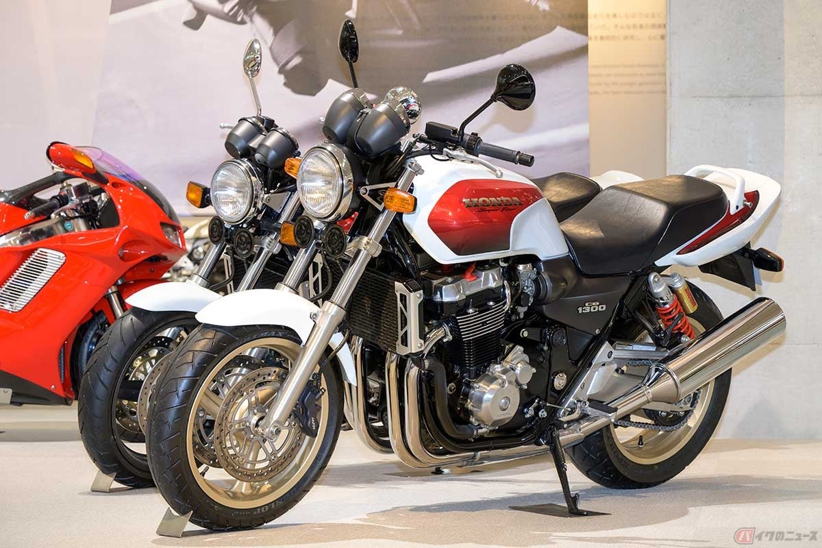 1998年に発売されたホンダの大型ネイキッドスポーツ「CB1300 SUPER FOUR」