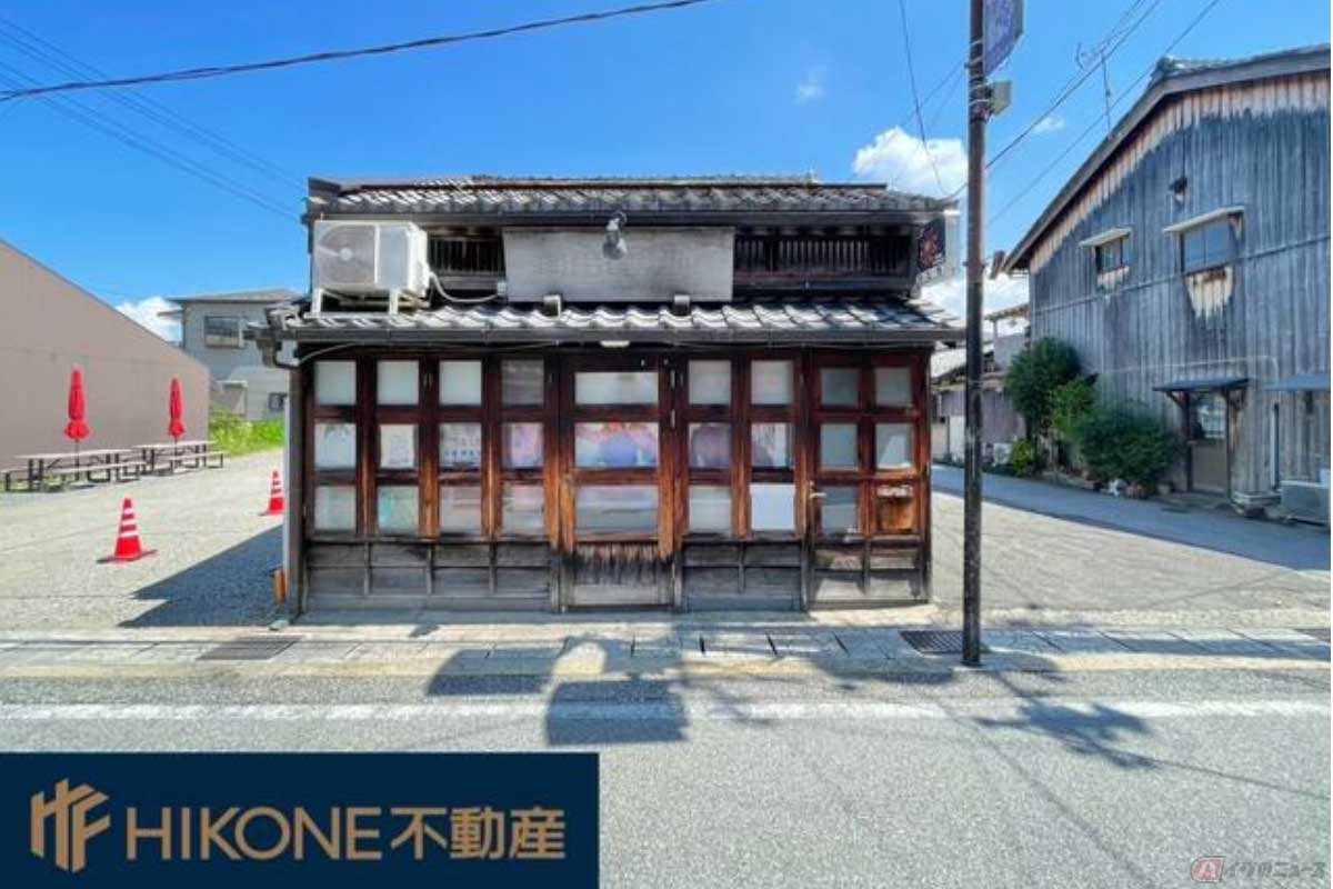 築121年の建物には風情が感じられるものの、入口は狭いので注意が必要です