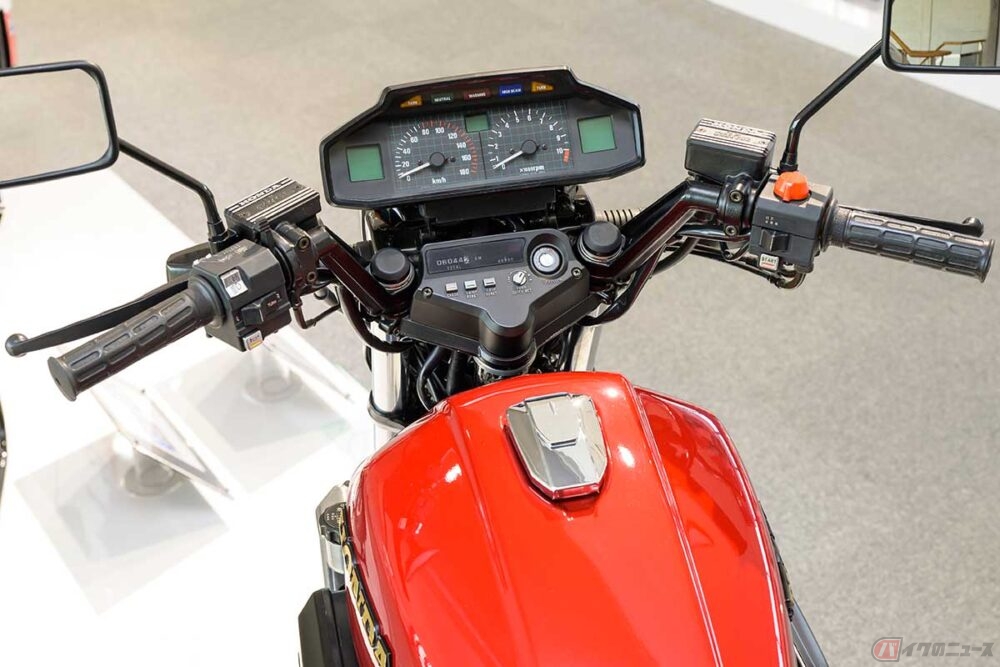 水冷90度V型4気筒エンジン搭載!! バイクの近未来を示したホンダ「VF750