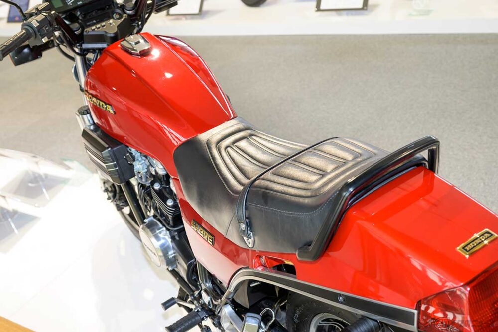 水冷90度V型4気筒エンジン搭載!! バイクの近未来を示したホンダ「VF750