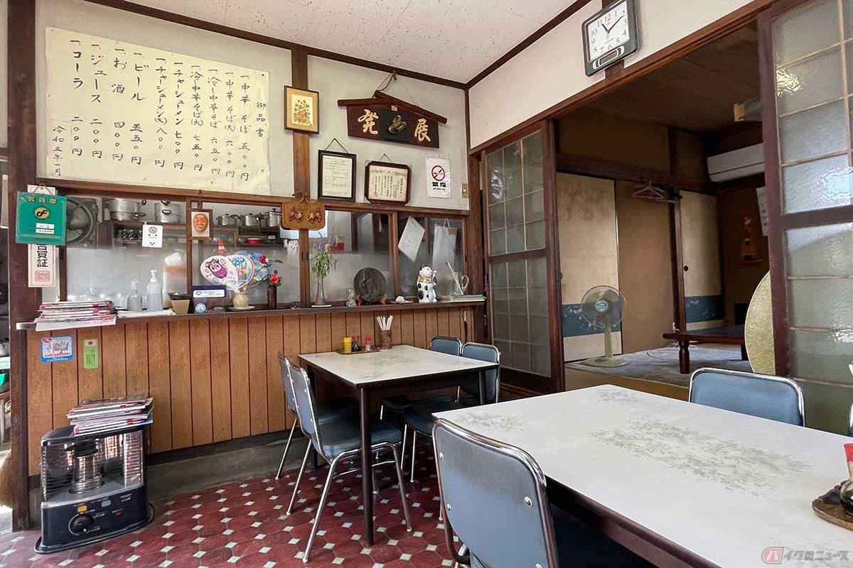 店内の雰囲気は昭和全開。昭和22年の創業当時からあまり変わっていません