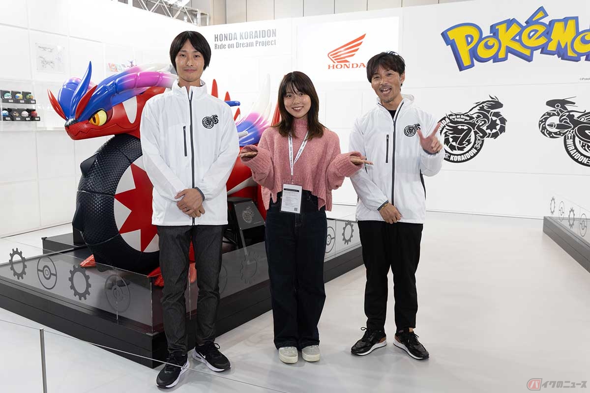 本田技研工業株式会社 二輪・パワープロダクツ事業本部 大型FUNカテゴリーGMの坂本順一さん（右）と、二輪・パワープロダクツ開発生産統括部 アシスタントチーフエンジニアの遊座嘉秀さん（左）に話を伺う小野木里奈さん