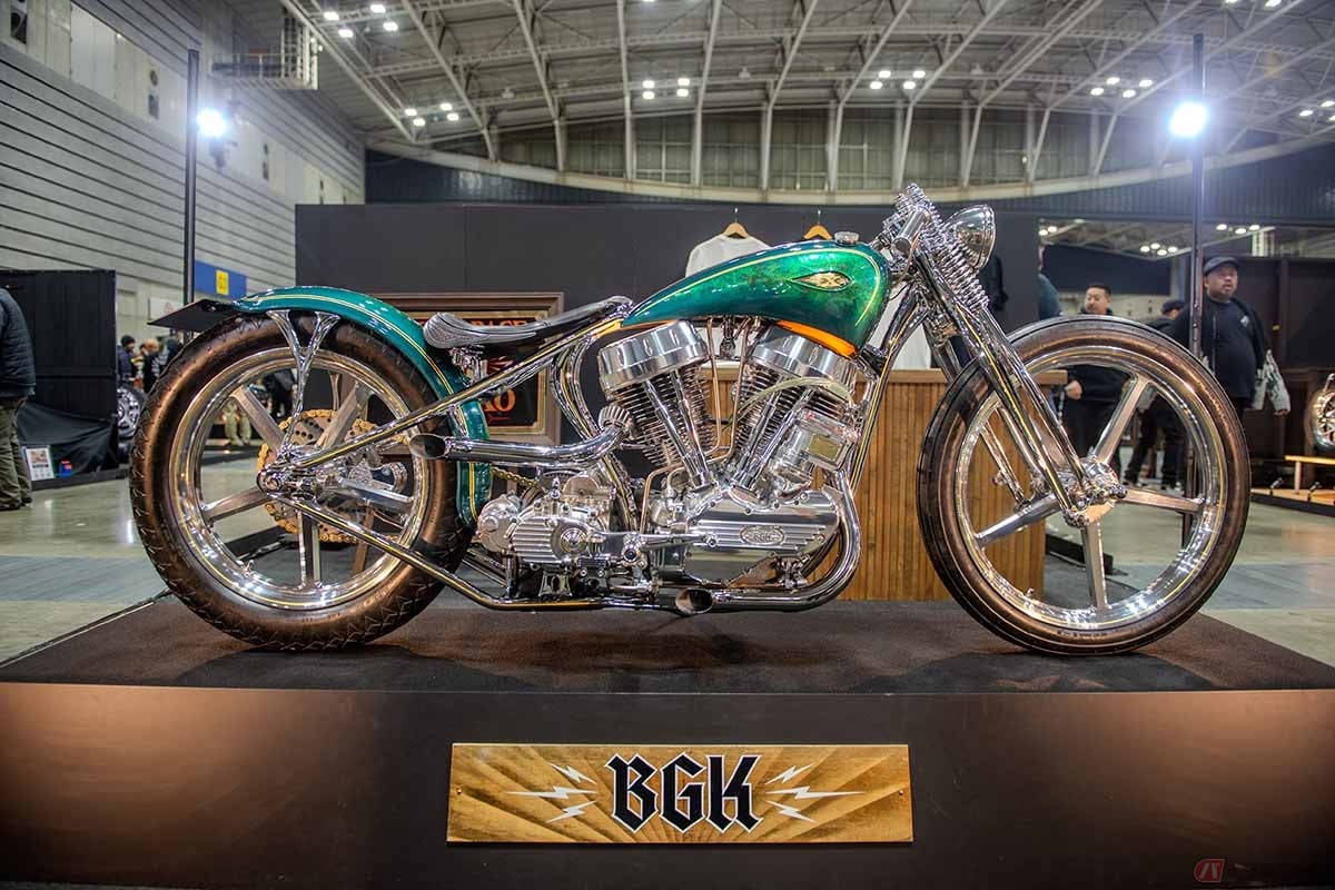 ムーンアイズ主催のカスタムイベント「YOKOAHA HOTROD CUSTOMSHOW2025」で二輪部門のベストを獲得した「BIKE GARAGE KOKORO」のパンヘッド・チョッパー