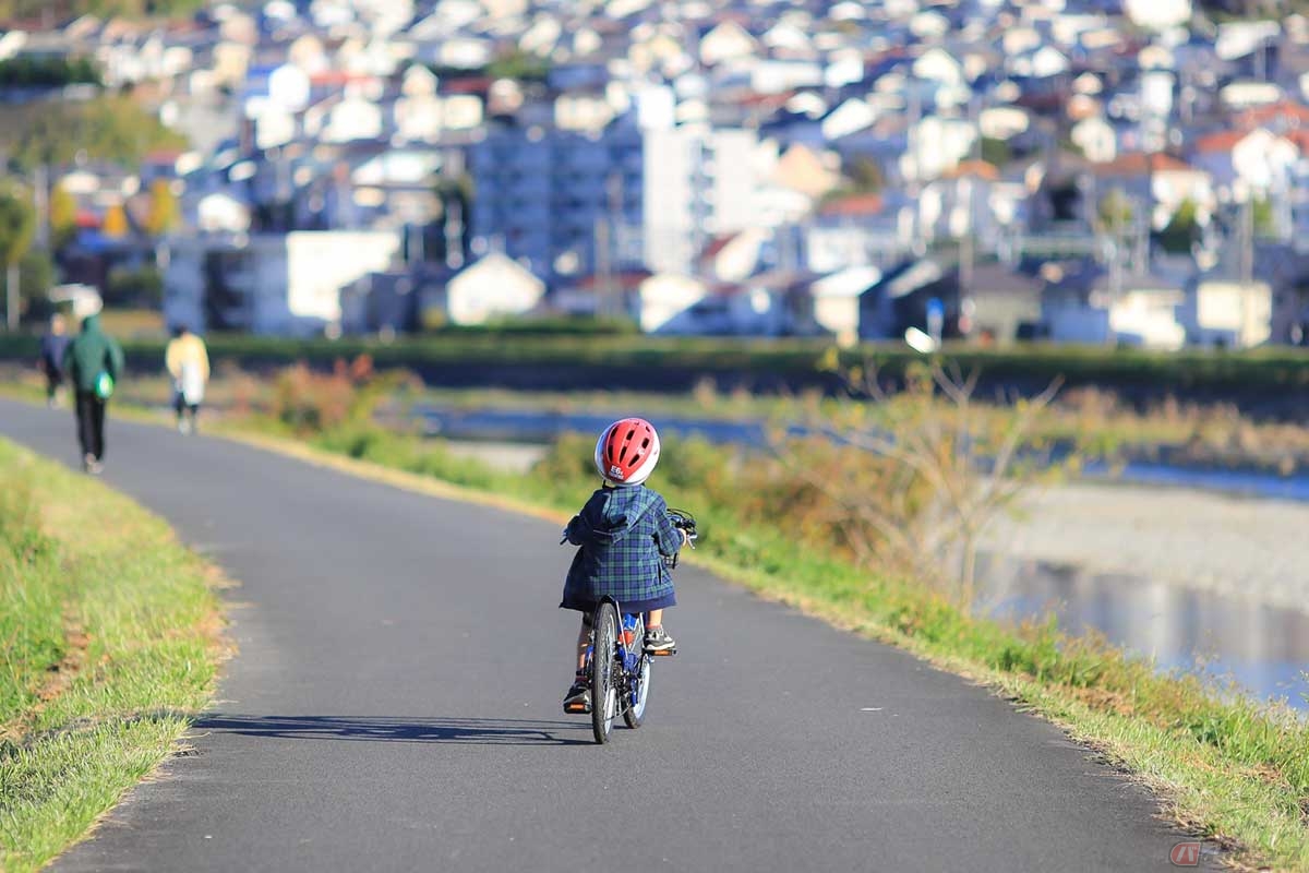 自転車を手に入れることは、子供にとって大きな成長の1歩