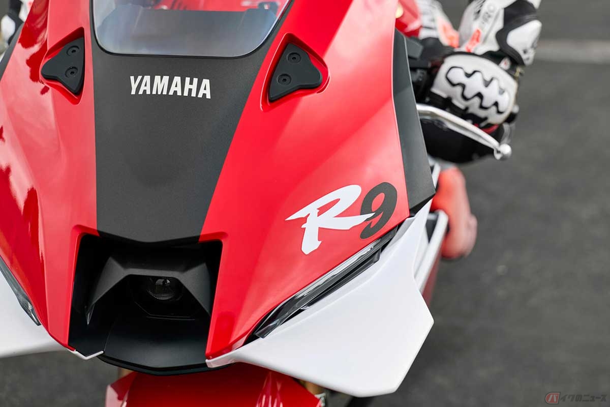 ヤマハが欧州で発表した2026年モデルの「YZF-R9」に創立70周年記念カラーを設定。注目が集まっている